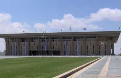 الانتخابات الإسرائيلية.. هل يعني رحيل نتنياهو تغييراً في سياسة إسرائيل تجاه الفلسطينيين؟