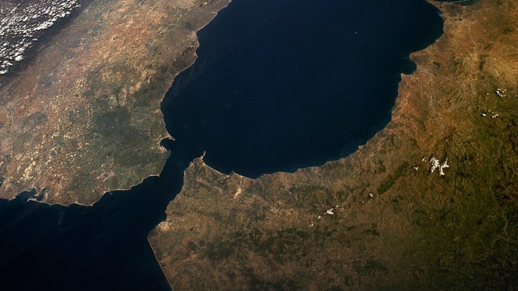 مضيق جبل طارق بين المغرب وإسبانيا كما يبدو من الفضاء